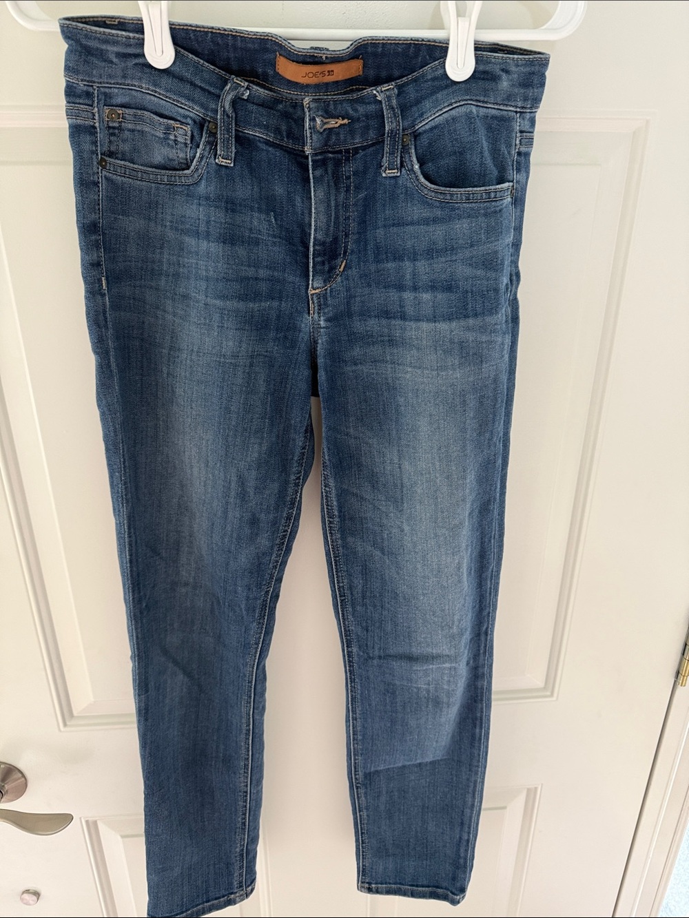 Joe's Jeans Women's Ankle Cropped Slim Straight in Medium Blue Wash